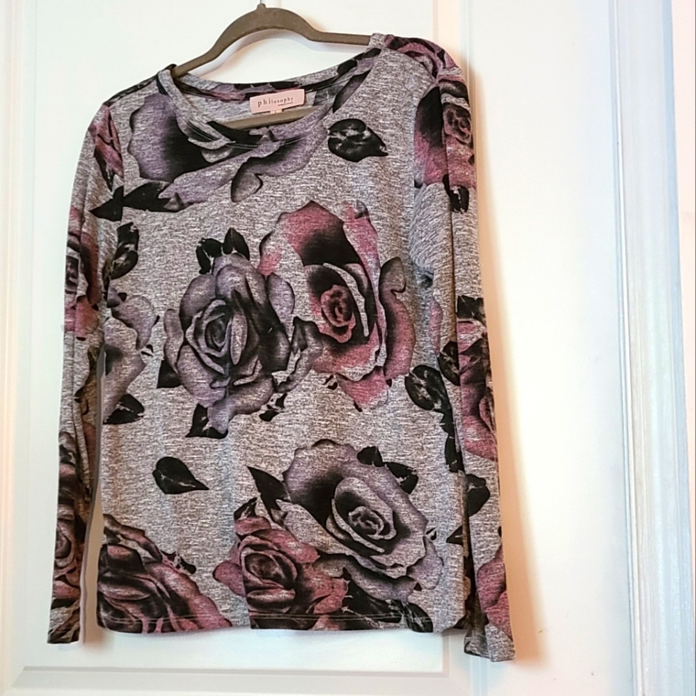 Sz L grey top w/ large flowers worn once